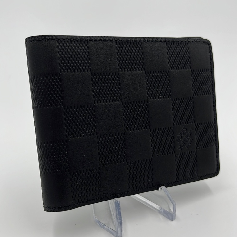 Authentic Louis Vuitton Multiple Wallet in Damier Infini Leather - MINT